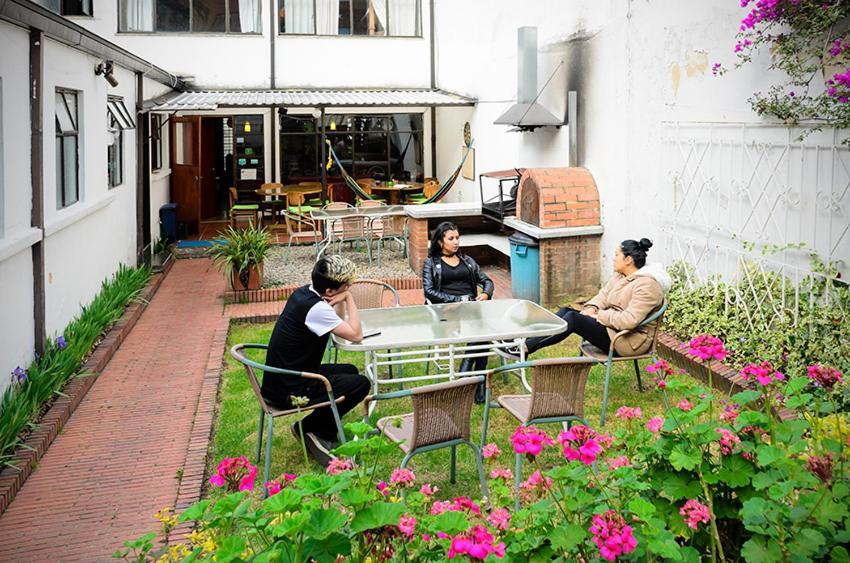 Hostal La Pinta Bogotá Extérieur photo