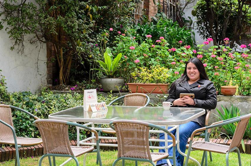Hostal La Pinta Bogotá Extérieur photo