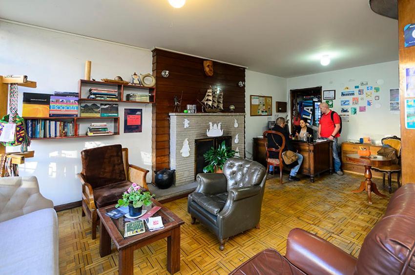 Hostal La Pinta Bogotá Extérieur photo