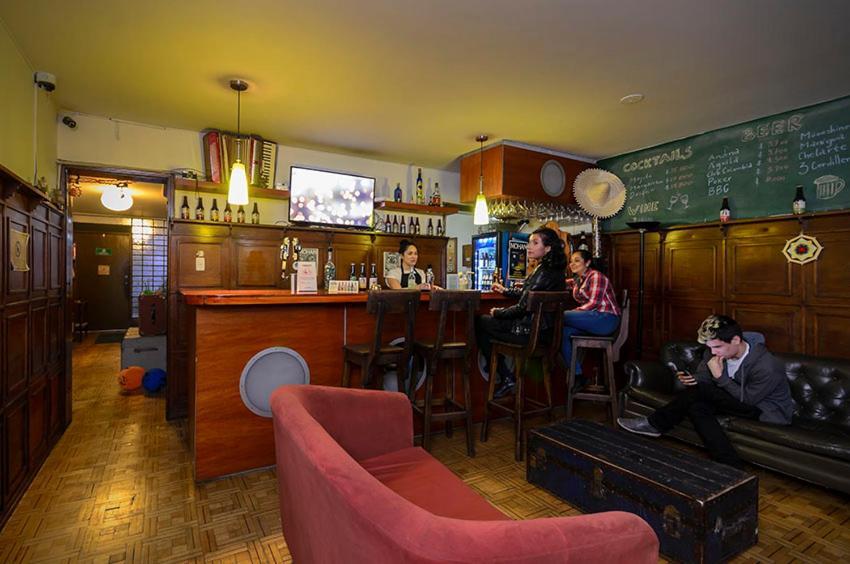 Hostal La Pinta Bogotá Extérieur photo