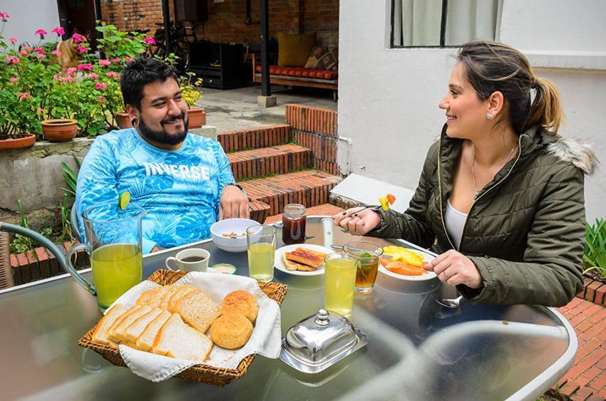 Hostal La Pinta Bogotá Extérieur photo